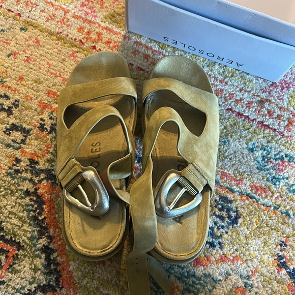Olive Suede Aerosoles Clarkson Sandals in original box - Picture 4 of 9